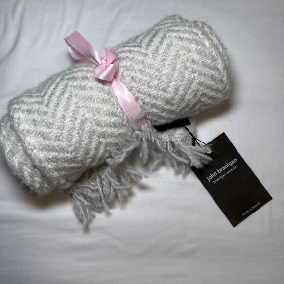 John Branigan Weavers Wool Blend Fringe Scarf Gray Cream Herringbone Womens NWT - Picture 1 of 12